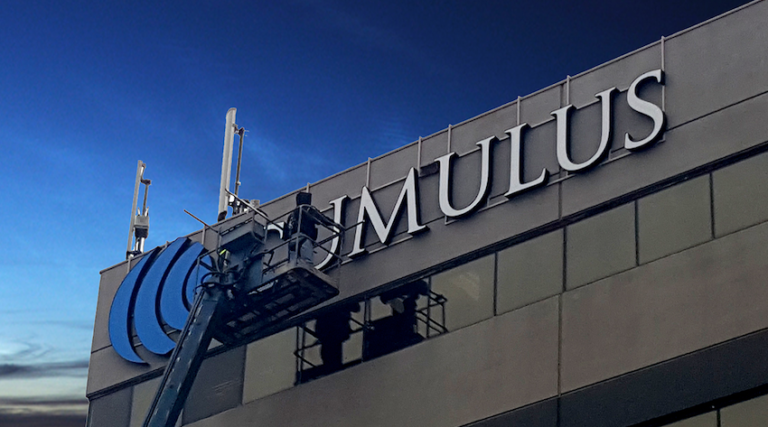 VS: Tweede grootste radiogroep vraagt opnieuw ‘voorverpakt faillissement’ aan