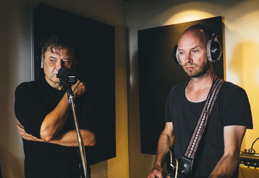 Blad 598: Radio 854, NRJ, Bart, Tom & Raymond
