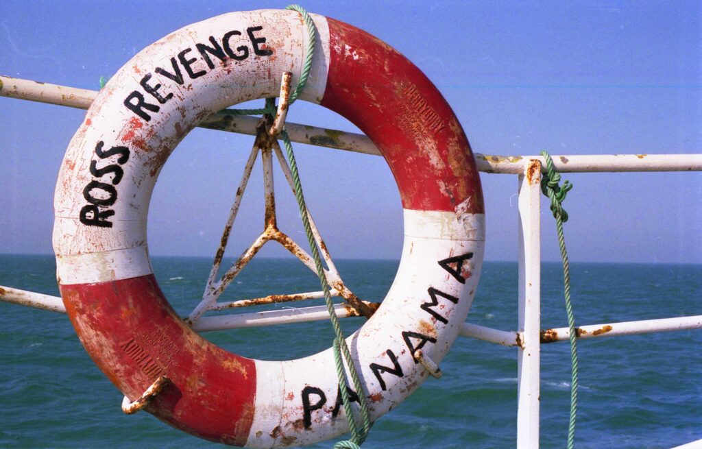 Blad 751: Homohaat, Monique & Ross Revenge