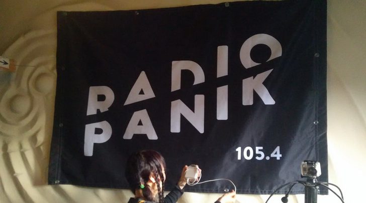 Blad 1925: Radio Panik, Klara, DXing