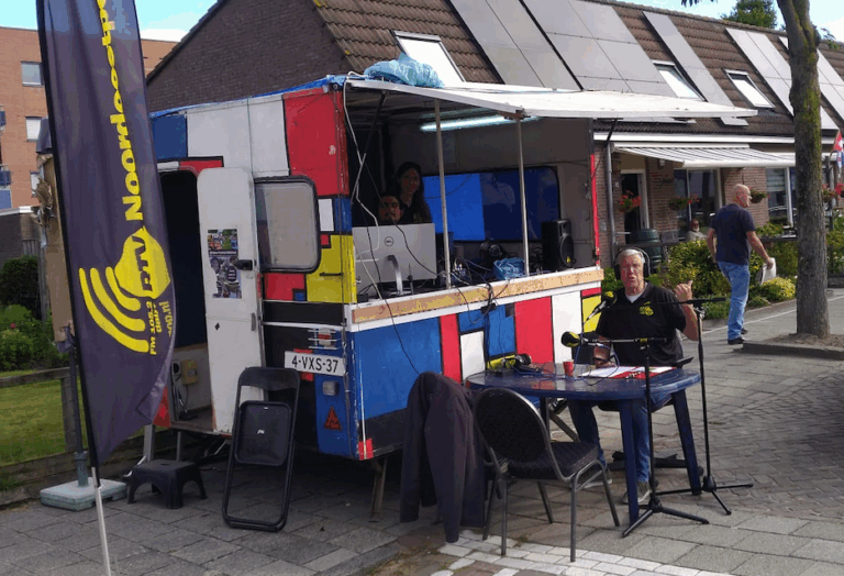 Dick is weer radio-actief - 74