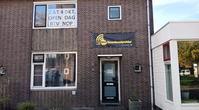 Dick is weer radio-actief - 74