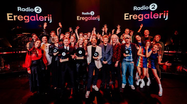 Blad 2557: Julie Van den Steen, Radio 2, Voicecast AI