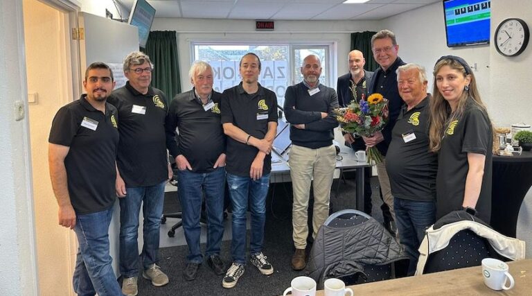 Dick is weer radio-actief - 75